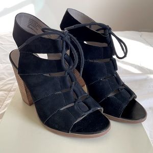 Hinge lace up bootie - Women’s 6